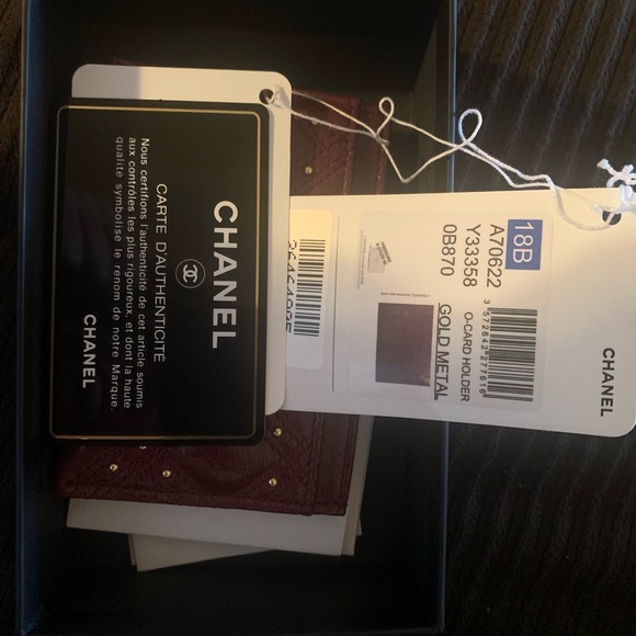 Color of the season!! BURGANDY Chanel card holder - Picture 2 of 5